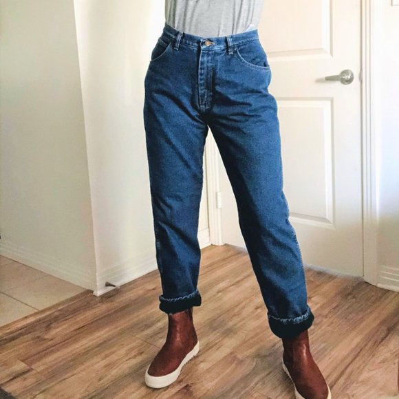 COPY - High-Waisted Fleece-Lined Wrangler Jeans - Picture 3 of 10